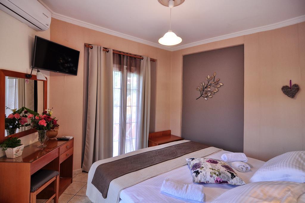 Rolandos Apartments Agios Gordios  Exteriör bild