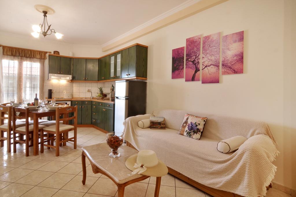 Rolandos Apartments Agios Gordios  Exteriör bild